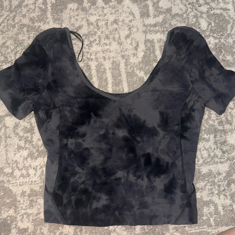Lululemon v-neck cropped align tee